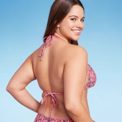 Women's Crochet Trim Triangle Bikini Top - Wild Fable™ Pink Floral Print 12 Women's Crochet Trim Triangle Bikini Top - Wild Fable™ Pink Floral Print -Thredup Fashion Shop GUEST c76b4682 e3d4 43ce 841f d0d6cfdcbe26